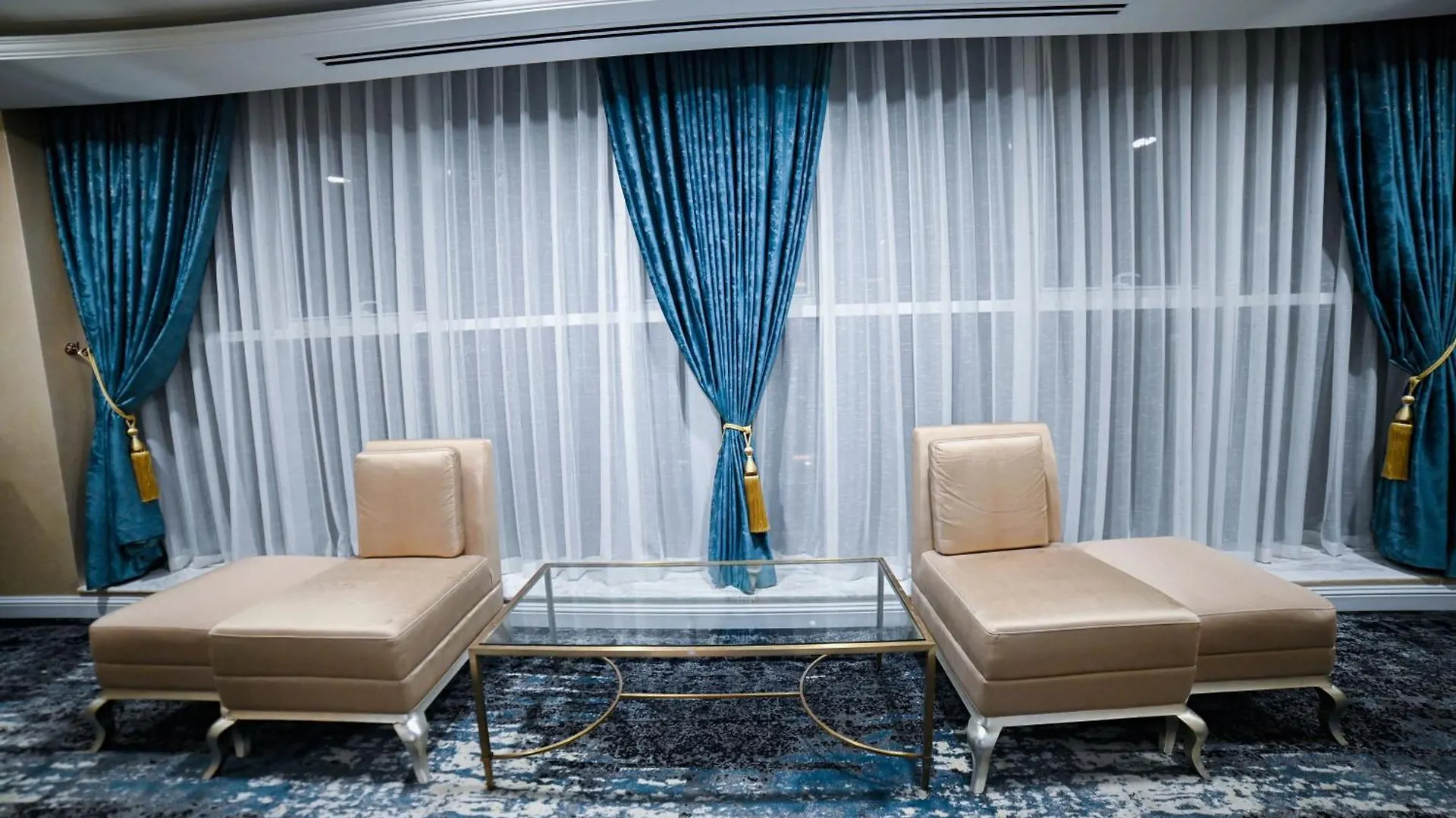 ****  Seven Seas Hotel Dubai United Arab Emirates