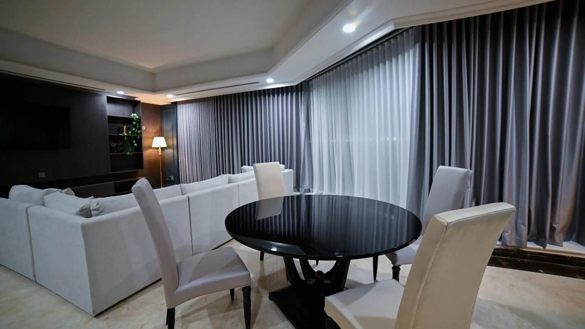 Seven Seas Hotel Dubai