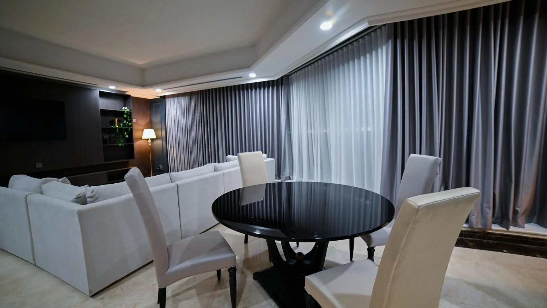 Seven Seas Hotel Dubai